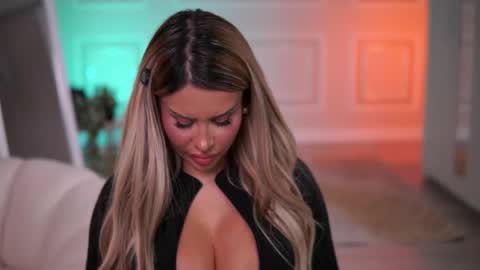 Snapshot of evazane chatting on 23, 11, 2025 Eva online show from 23, 11, 2025