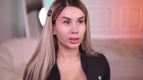 Snapshot of evazane chatting on 3, 12, 2025 Eva online show from 3, 12, 2025