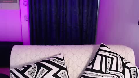 Snapshot of evee_e chatting on 13, 12, 2025 Evee online show from 13, 12, 2025