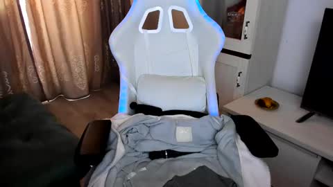 eveeevian online show from 19, 2, 2025