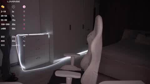 Snapshot of evelina_fox chatting on 8, 10, 2025 Evelina online show from 8, 10, 2025