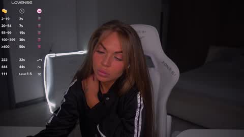 Snapshot of evelina_fox chatting on 25, 10, 2025 Evelina online show from 25, 10, 2025