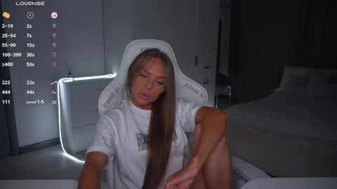 Snapshot of evelina_fox chatting on 13, 11, 2025 Evelina online show from 13, 11, 2025