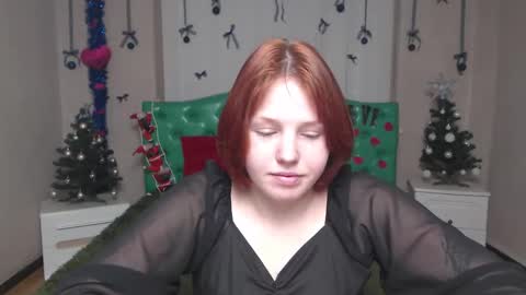 Snapshot of evelinaredfox chatting on 15, 12, 2025 EvelinaRedfox online show from 15, 12, 2025