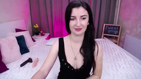 Snapshot of evelingills chatting on 13, 10, 2025 Evelin online show from 13, 10, 2025