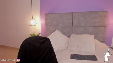 Evelyn  online show from 26, 1, 2025