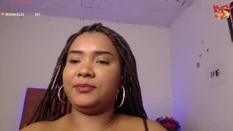 Evelyn Sandoval online show from 26, 12, 2024