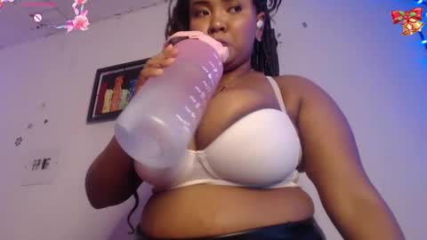 Snapshot of evelyn_sandoval chatting on 2, 1, 2025 Evelyn Sandoval online show from 2, 1, 2025