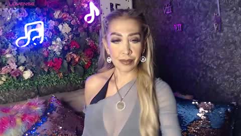 EvelynaGrey online show from 1, 2, 2025