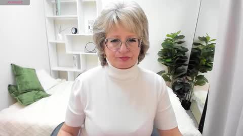 Evelyn online show from 14, 10, 2025