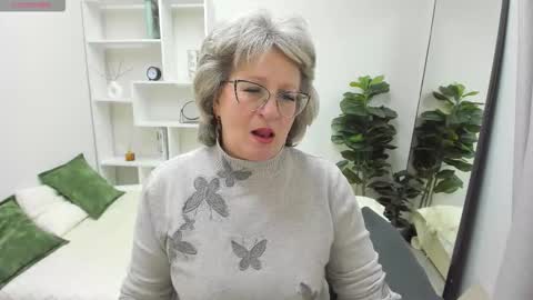 Evelyn online show from 23, 2, 2026