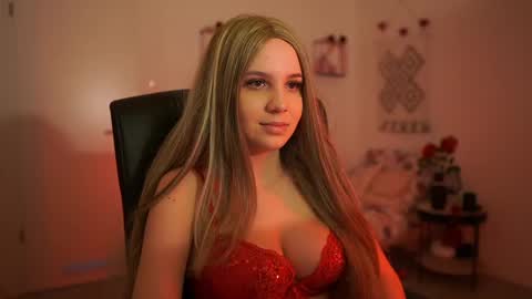 evelyncage_ online show from 14, 2, 2025