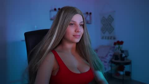 evelyncage_ online show from 4, 3, 2025