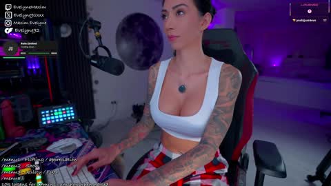 Evelyne online show from 12, 3, 2026