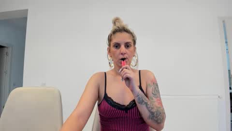 evelynevyyy online show from 4, 3, 2026