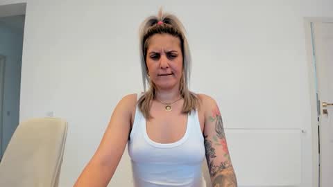 evelynevyyy online show from 16, 3, 2026