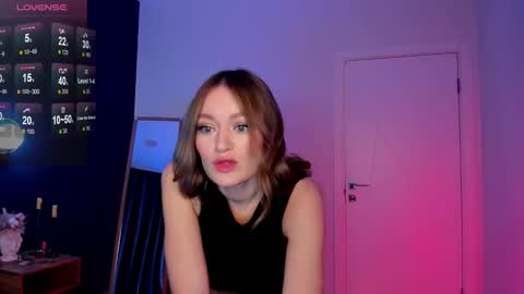 Snapshot of evelynpoole chatting on 14, 10, 2025 Evelyn online show from 14, 10, 2025