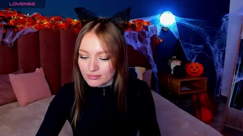 Snapshot of evelynpoole chatting on 24, 10, 2025 Evelyn online show from 24, 10, 2025