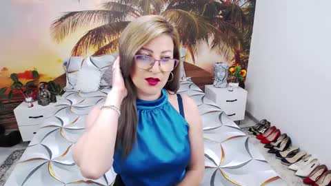 Snapshot of eviajoness chatting on 1, 2, 2025 Evia online show from 1, 2, 2025