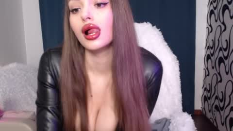 Vanessa Evian online show from 11, 3, 2025