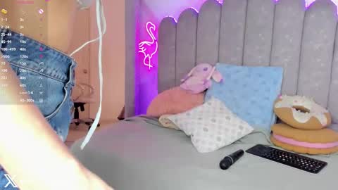 Snapshot of evie_clark_ chatting on 17, 11, 2025 My name is Evie nice to meet you really get to know me better private is open online show from 17, 11, 2025