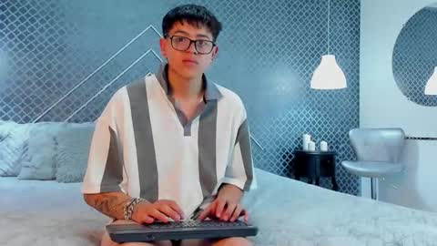 Evie  Denm online show from 14, 12, 2025