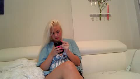Snapshot of evillers1 chatting on 2, 12, 2024 Badblondebunny online show from 2, 12, 2024