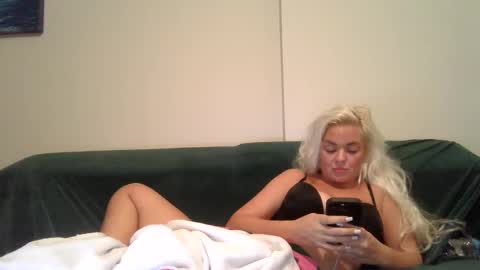 Snapshot of evillers1 chatting on 19, 12, 2024 Badblondebunny online show from 19, 12, 2024