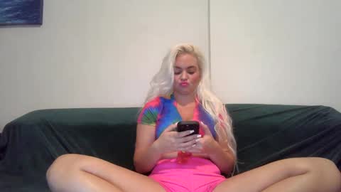 Snapshot of evillers1 chatting on 19, 12, 2024 Badblondebunny online show from 19, 12, 2024