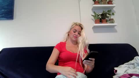 Snapshot of evillers1 chatting on 31, 12, 2024 Badblondebunny online show from 31, 12, 2024