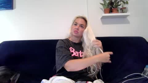 Snapshot of evillers1 chatting on 3, 1, 2025 Badblondebunny online show from 3, 1, 2025