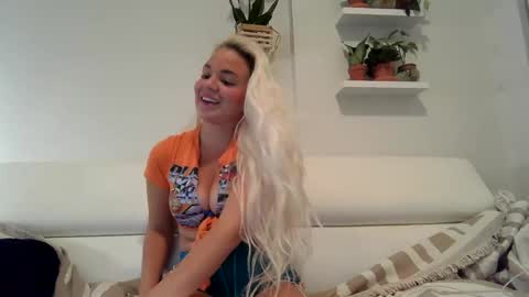 Snapshot of evillers1 chatting on 8, 1, 2025 Badblondebunny online show from 8, 1, 2025