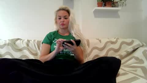Snapshot of evillers1 chatting on 12, 1, 2025 Badblondebunny online show from 12, 1, 2025