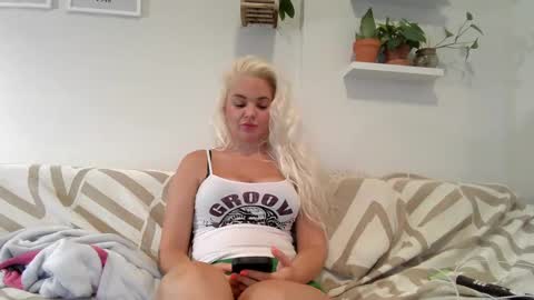Snapshot of evillers1 chatting on 22, 1, 2025 Badblondebunny online show from 22, 1, 2025