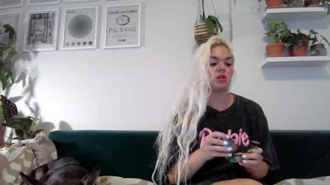 Snapshot of evillers1 chatting on 22, 2, 2025 Badblondebunny online show from 22, 2, 2025