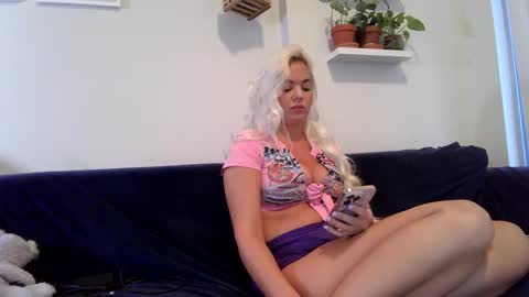 Snapshot of evillers1 chatting on 28, 9, 2025 Badblondebunny online show from 28, 9, 2025