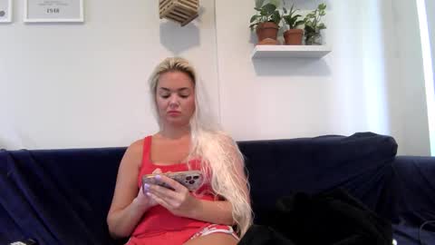 Snapshot of evillers1 chatting on 30, 9, 2025 Badblondebunny online show from 30, 9, 2025