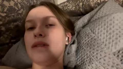 Snapshot of evonnesilvestre chatting on 14, 12, 2025 Eva online show from 14, 12, 2025