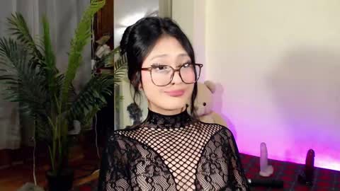 Snapshot of expensive_candyx chatting on 5, 1, 2025 Candy  online show from 5, 1, 2025