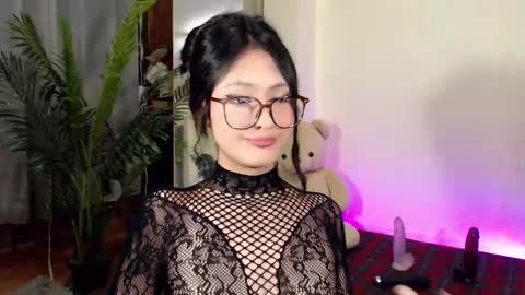 Snapshot of expensive_candyx chatting on 5, 1, 2025 Candy  online show from 5, 1, 2025