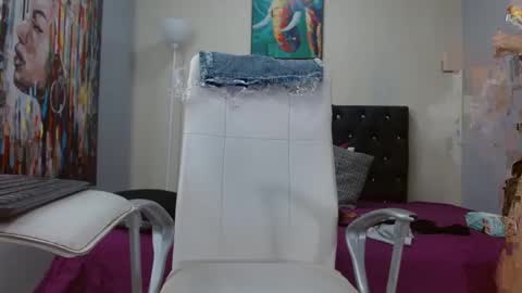 extrella_latina22 online show from 4, 12, 2024