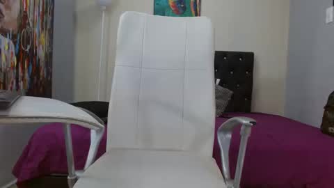 extrella_latina22 online show from 6, 12, 2024