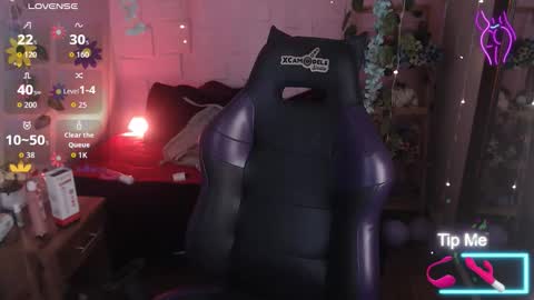 eyes_moonn online show from 25, 3, 2026