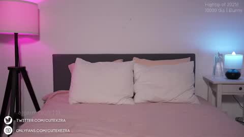 Snapshot of ezra chatting on 27, 2, 2025 Ezra online show from 27, 2, 2025