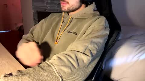 Snapshot of fabian_196 chatting on 5, 1, 2025 Call me bitch online show from 5, 1, 2025