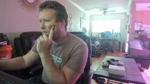 Snapshot of facedaddy chatting on 18, 12, 2024 Hungwun online show from 18, 12, 2024