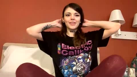 Snapshot of faerienugs chatting on 5, 3, 2025 Faerie 3 online show from 5, 3, 2025
