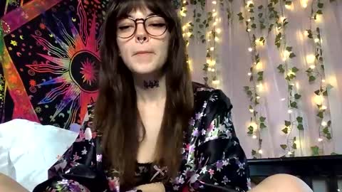 Snapshot of faerienugs chatting on 7, 10, 2025 Faerie 3 online show from 7, 10, 2025