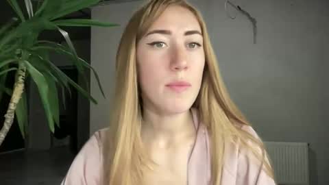 fairy_face online show from 13, 9, 2025