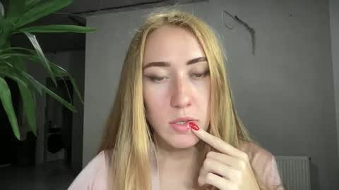 fairy_face online show from 17, 9, 2025